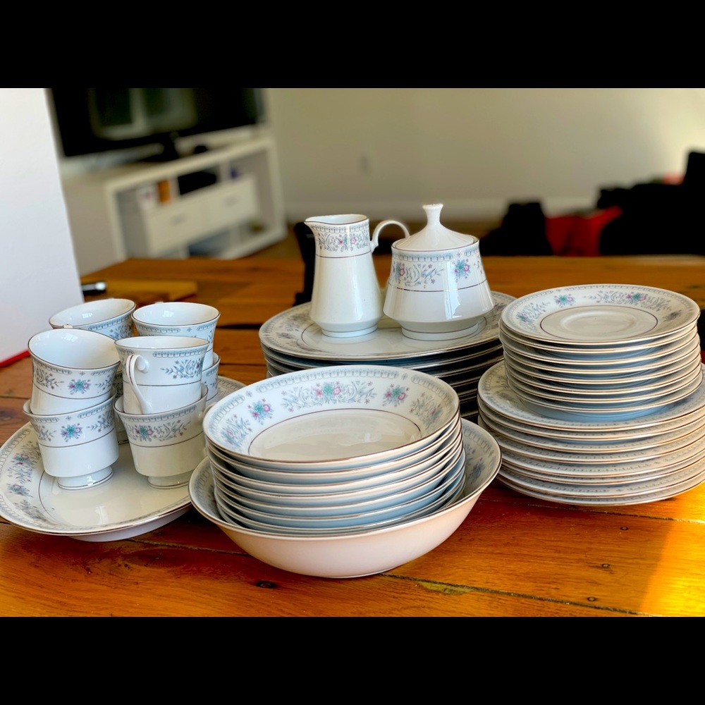 Crown Ming Fine China Vintage Set celeste white